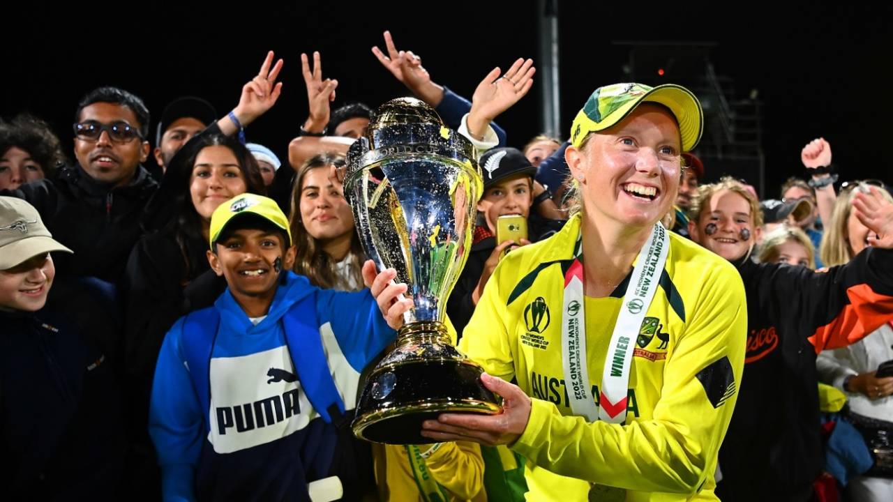 Alyssa Healy poses with the World Cup trophy, Australia vs England, Women's World Cup 2022 final, Christchurch, April 3, 2022