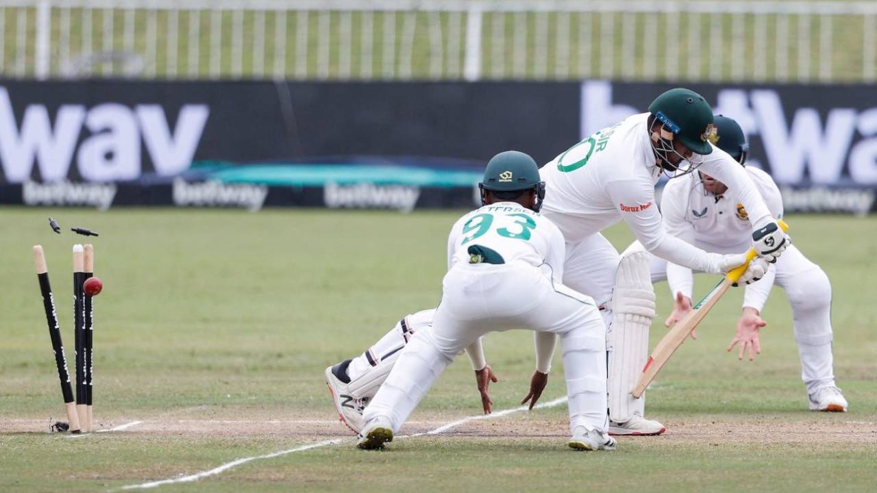 Yasir Ali was beaten by the turn from Keshav Maharaj, South Africa vs Bangladesh, 1st Test, Durban, 5th day, April 4, 2022