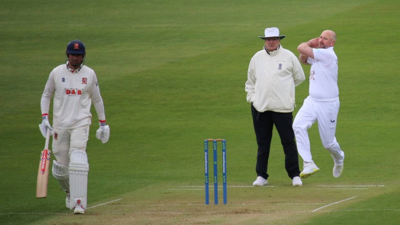 Darren Stevens bowls his first ball of the season for Kent, Essex vs Kent, County Championship, 1st day, Chelmsford, April 7, 2022