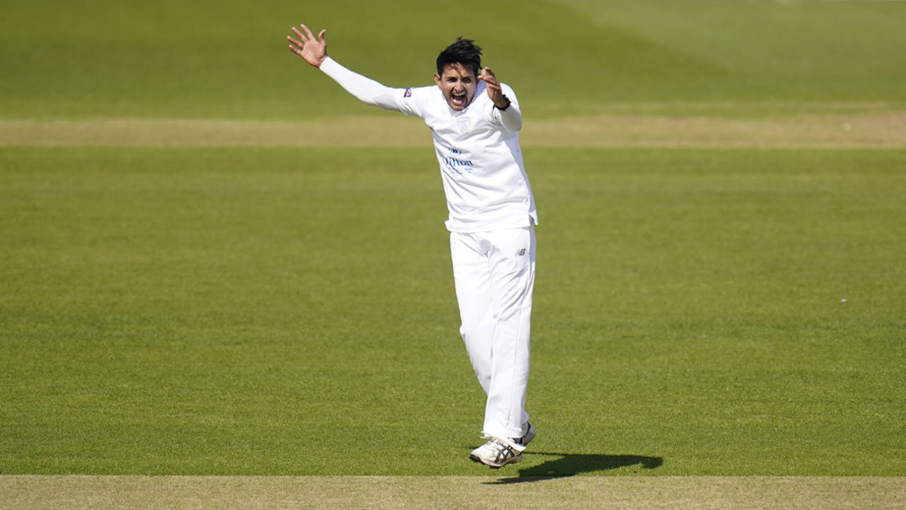 Mohammad Abbas goes up in appeal, Hampshire vs Somerset, LV= Insurance Championship, Division One, Ageas Bowl, April 7, 2022