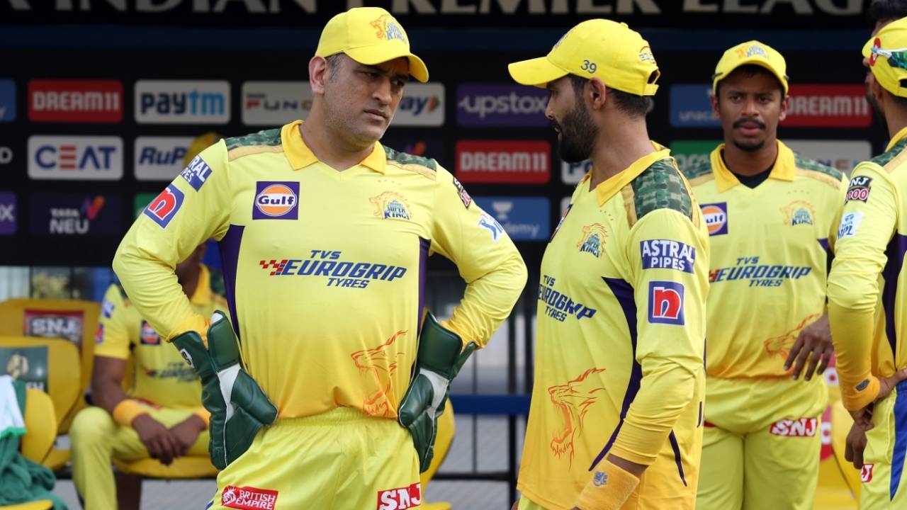 MS Dhoni and Ravindra Jadeja have a lot to ponder over after Chennai Super Kings lost a fourth straight game, Chennai Super Kings vs Sunrisers Hyderabad, IPL 2022, DY Patil Stadium, April 9, 2022