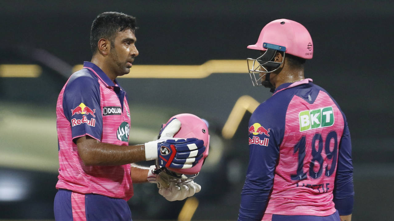 R Ashwin speaks to Shimron Hetmyer as they battled back for Royals, Lucknow Super Giants vs Rajasthan Royals, IPL 2022, Wankhede Stadium, Mumbai, April 10, 2022