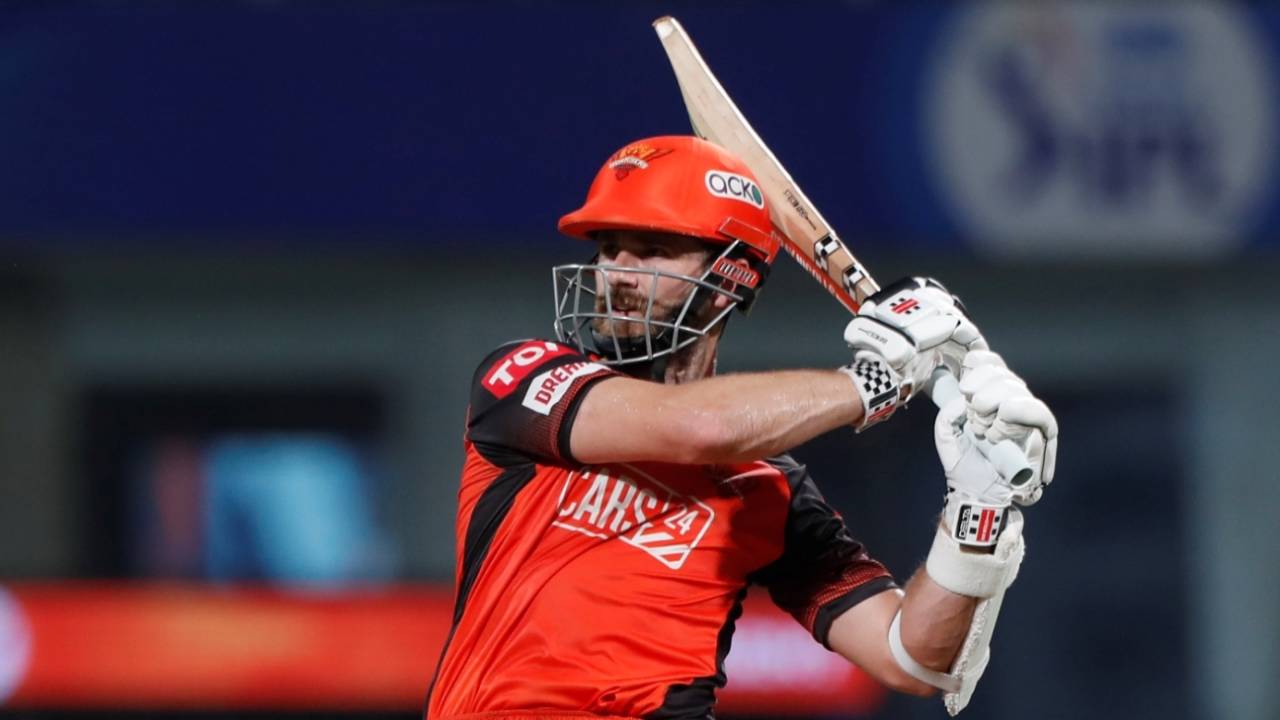 Kane Williamson swats one away, Sunrisers Hyderabad vs Gujarat Titans, IPL 2022, DY Patil Stadium, Mumbai, April 11, 2022