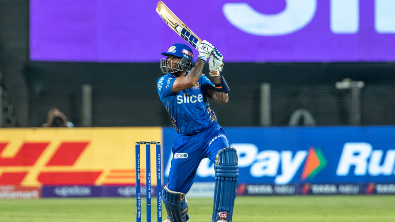 Suryakumar Yadav brought out the big shots in the 17th over, bowled by Vaibhav Arora, Mumbai Indians vs Punjab Kings, IPL 2022, Pune, April 13, 2022