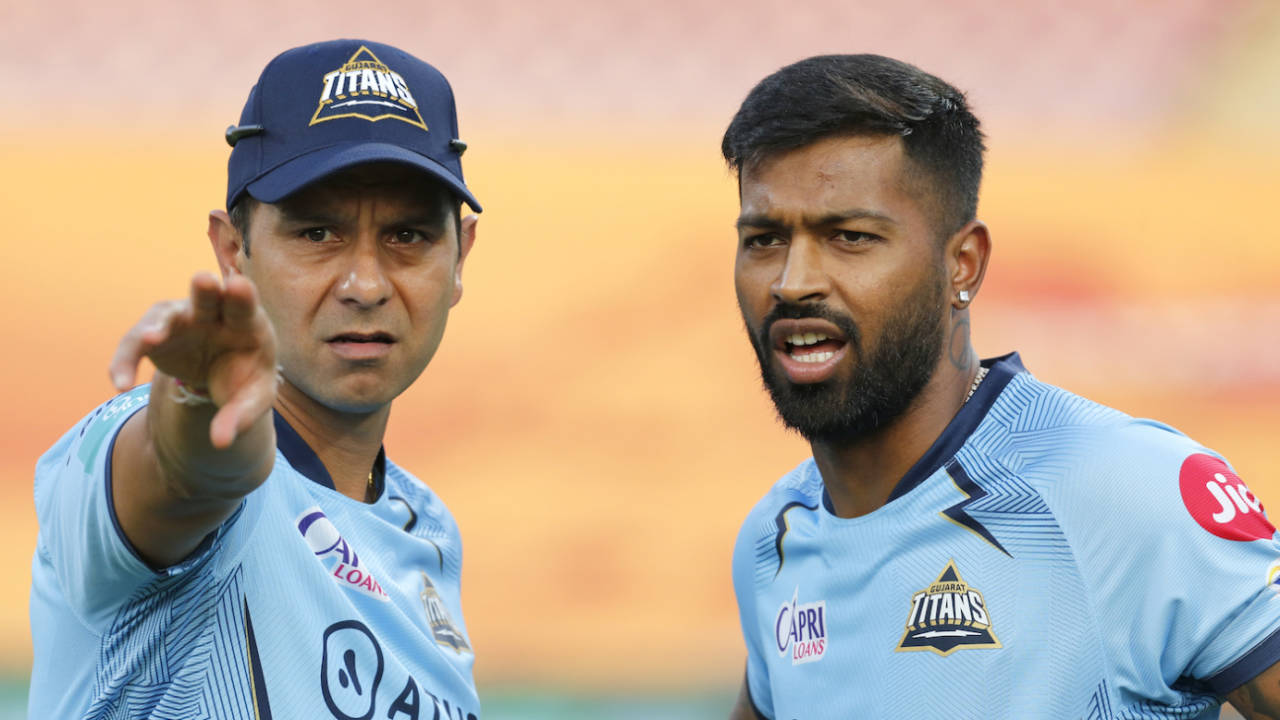 Vikram Solanki and Hardik Pandya thrash out their plans, Gujarat Titans vs Punjab Kings, IPL 2022, DY Patil Stadium, Mumbai, May 3, 2022