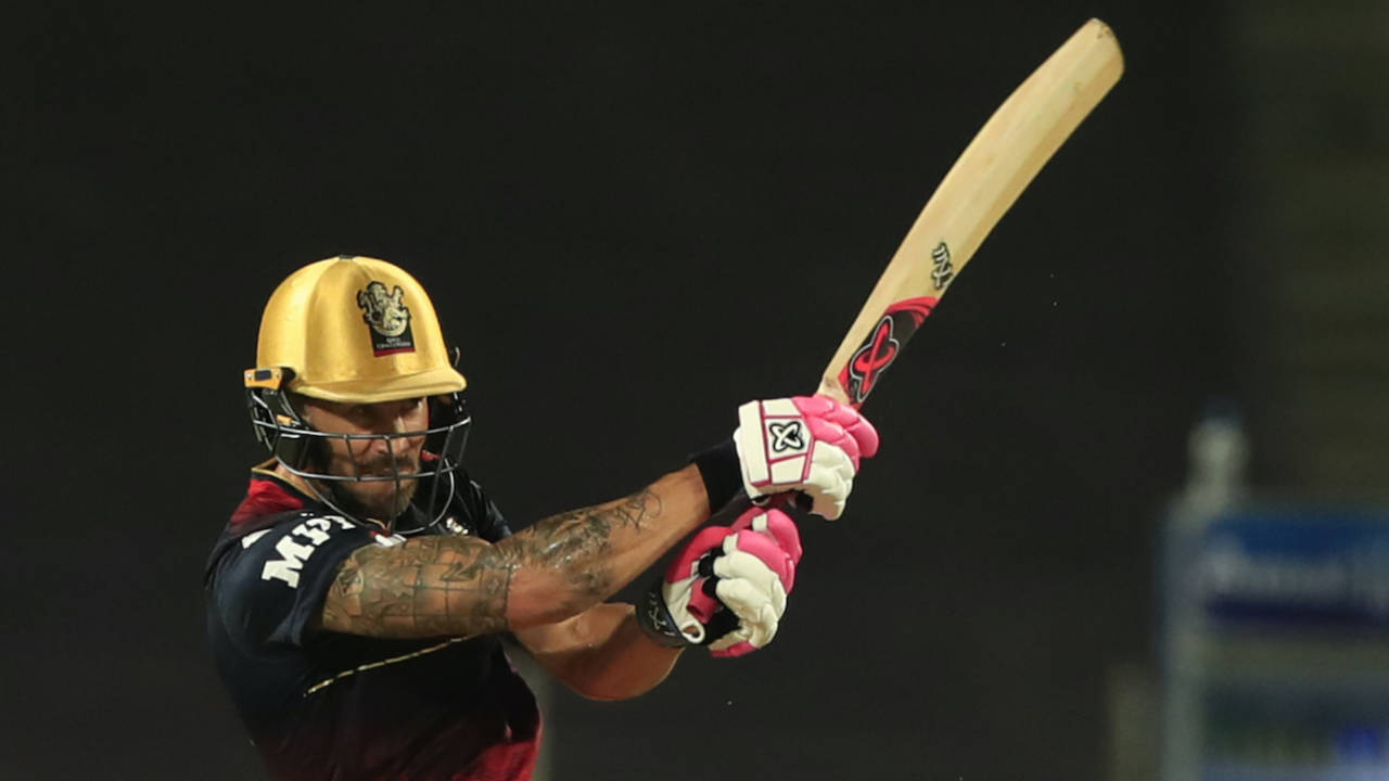 Faf du Plessis connects with the pull, Chennai Super Kings vs Royal Challengers Bangalore, IPL 2022, Pune, May 4, 2022
