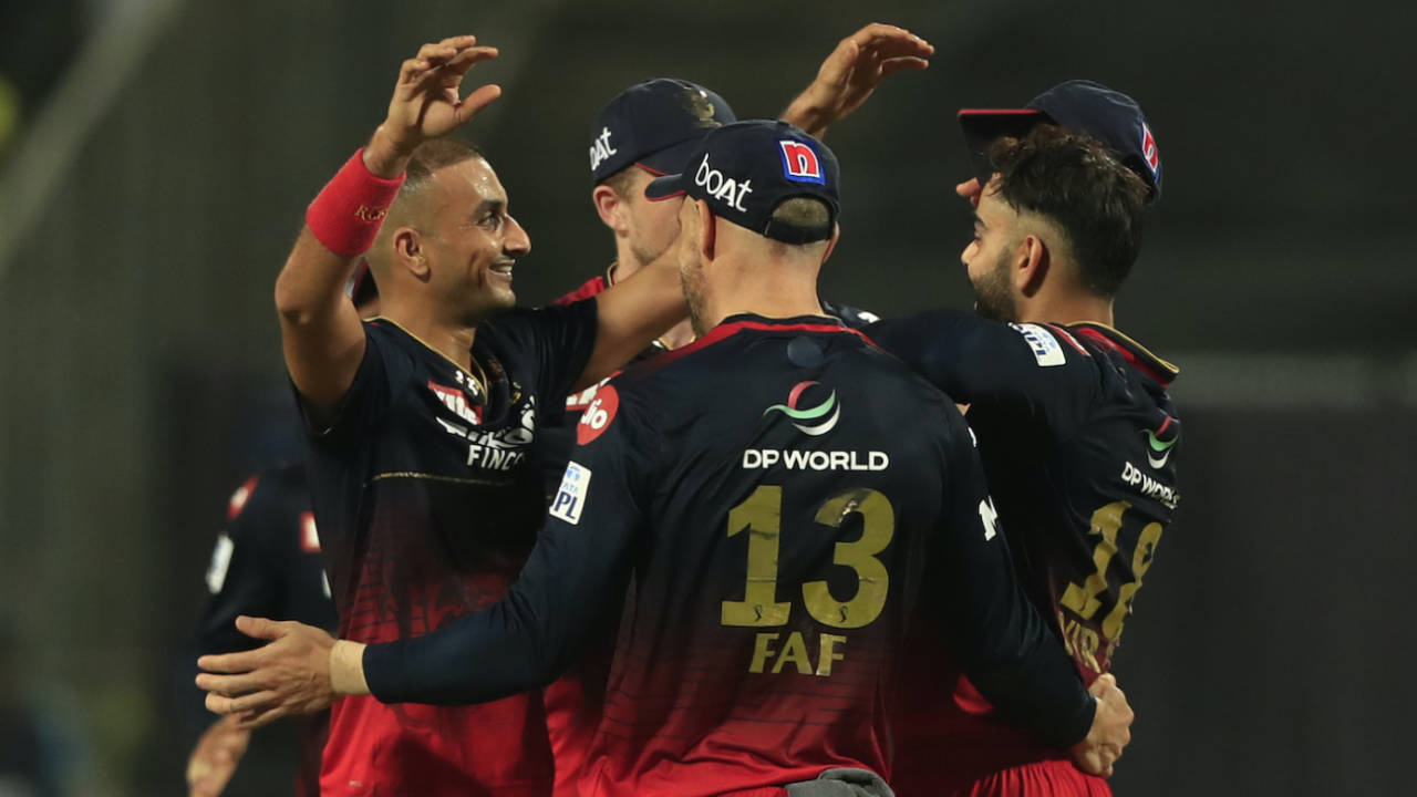 Harshal Patel takes two quick wickets to keep RCB in the game, Chennai Super Kings vs Royal Challengers Bangalore, IPL 2022, Pune, May 4, 2022
