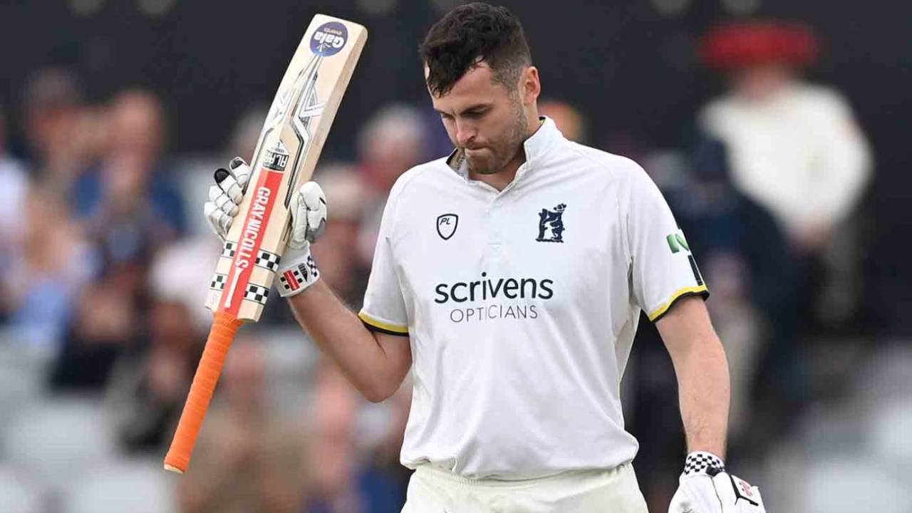 Dom Sibley anchored Warwickshire with a century&nbsp;&nbsp;&bull;&nbsp;&nbsp;Getty Images