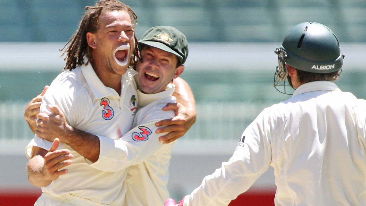 Ricky Ponting celebrates with Andrew Symonds, Australia vs India, 1st Test, Melbourne, December 28, 2007