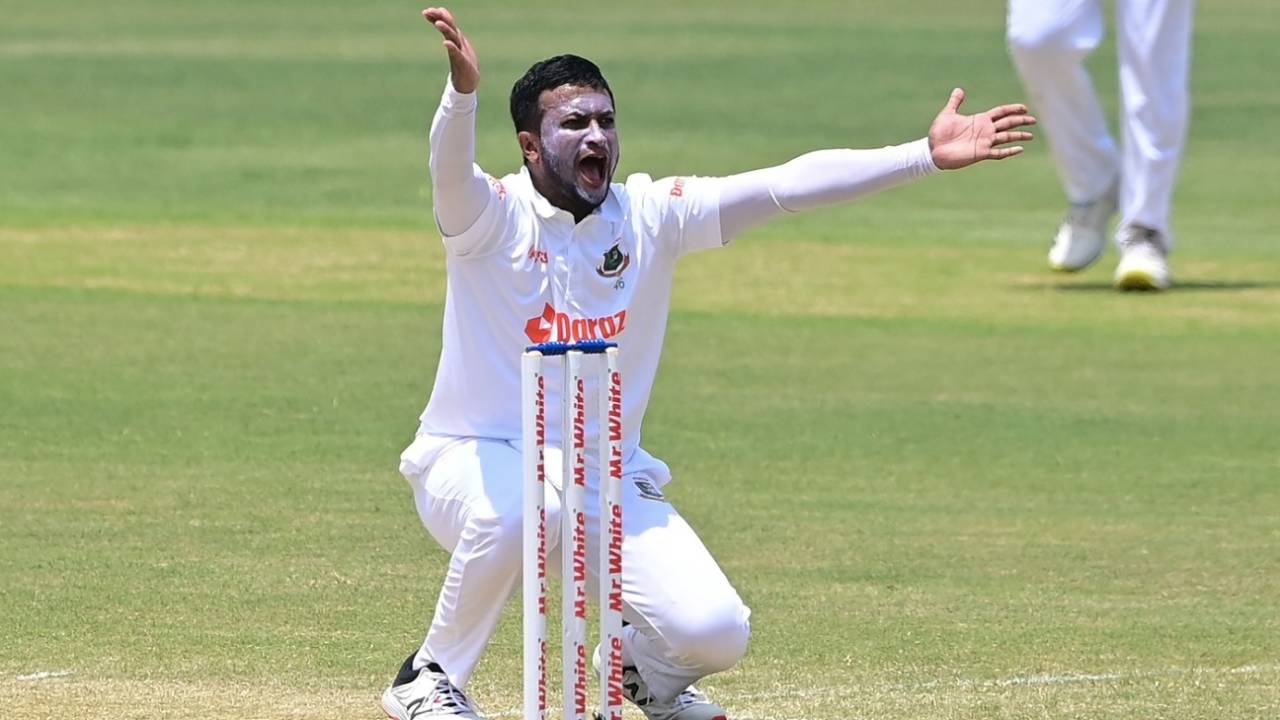 Shakib Al Hasan successfully appeals for lbw against Lasith Embuldeniya, Bangladesh vs Sri Lanka, 1st Test, Chattogram, 2nd day, May 16, 2022