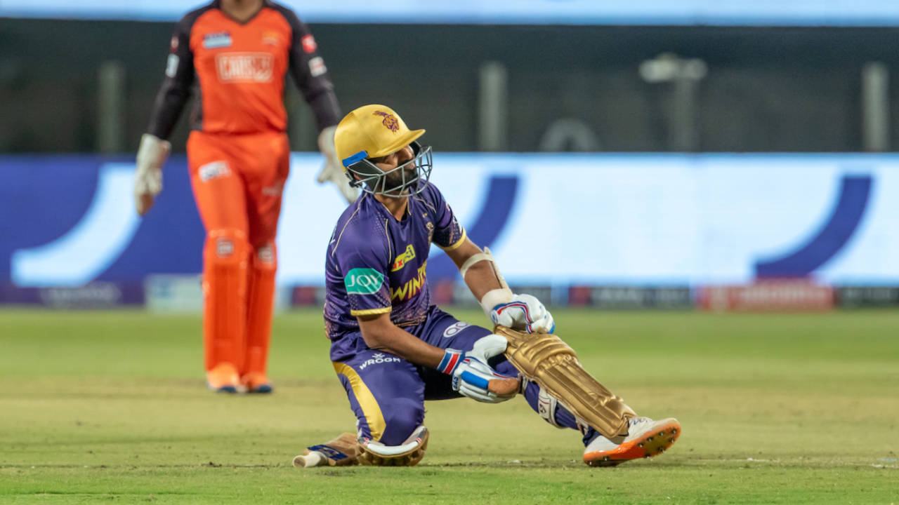 Ajinkya Rahane clutches his left hamstring after completing a run, Kolkata Knight Riders vs Sunrisers Hyderabad, IPL 2022, Pune, May 14, 2022