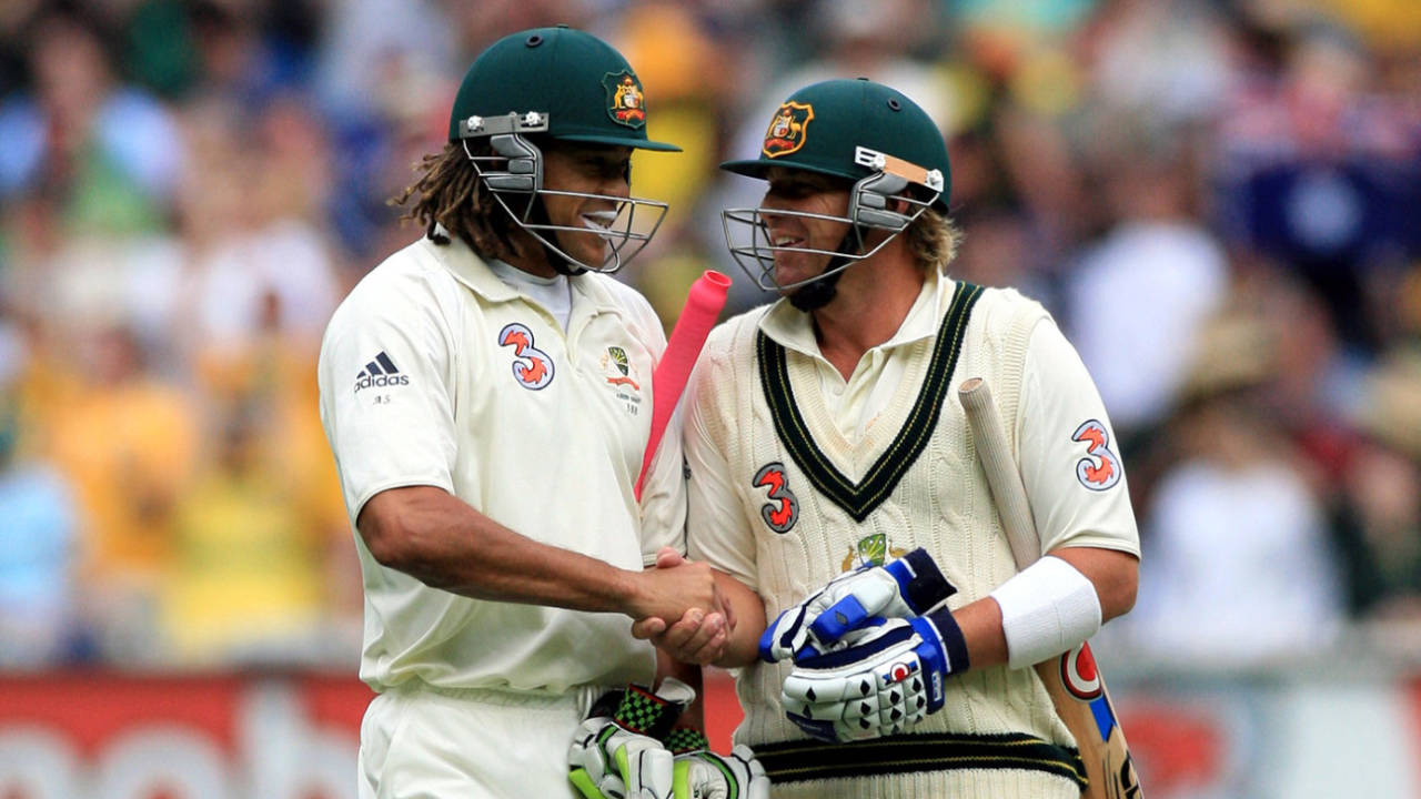 Andrew Symonds and Shane Warne shake hands during the 2006-07 Ashes&nbsp;&nbsp;&bull;&nbsp;&nbsp;Fairfax Media/Getty Images