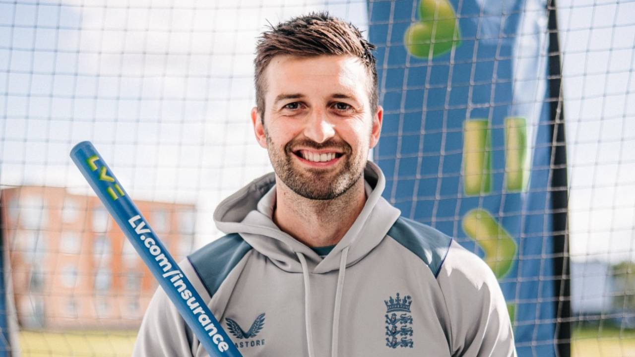 Mark Wood at an LV= Insurance #Funds4Runs event in Leicester, May 16, 2022