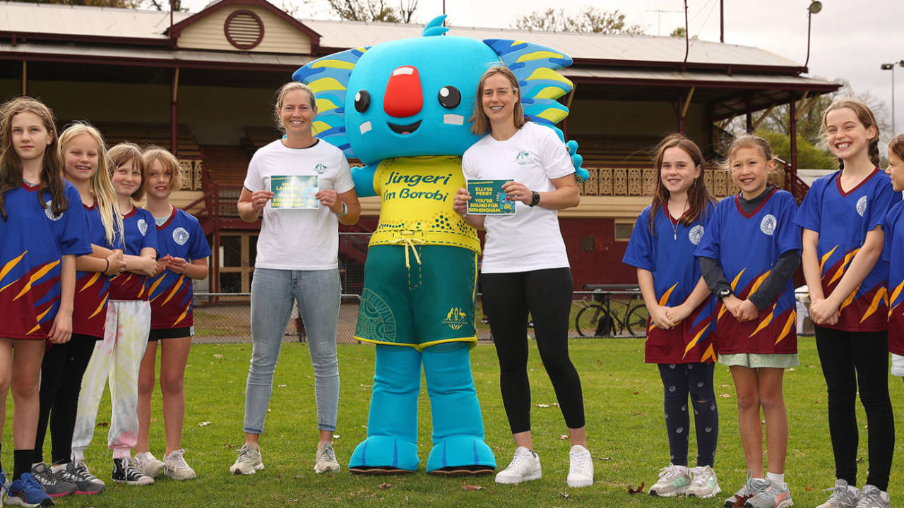 Meg Lanning and Ellyse Perry at an event to mark the naming of Australia's Commonwealth Games squad, Melbourne, May 20, 2022