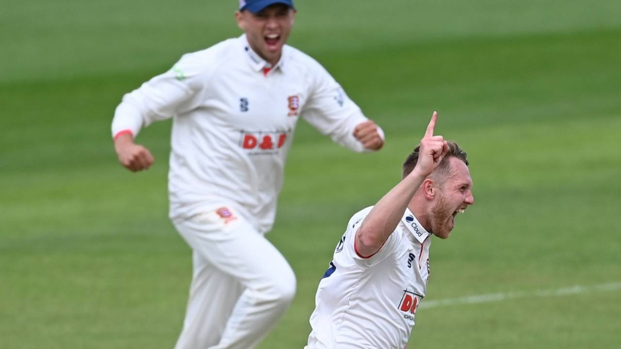 Jamie Porter struck early as Lancashire's top-order collapsed, LV= Insurance County Championship, Division One, Lancashire vs Essex, 2nd day, Old Trafford, May 20, 2022