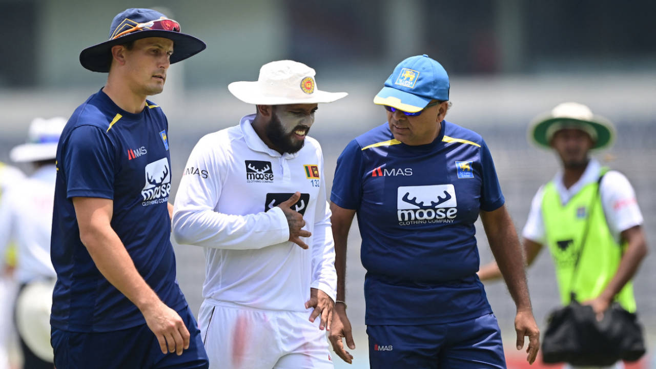 Kusal Mendis went off the field holding his chest in the last over before lunch&nbsp;&nbsp;&bull;&nbsp;&nbsp;AFP/Getty Images