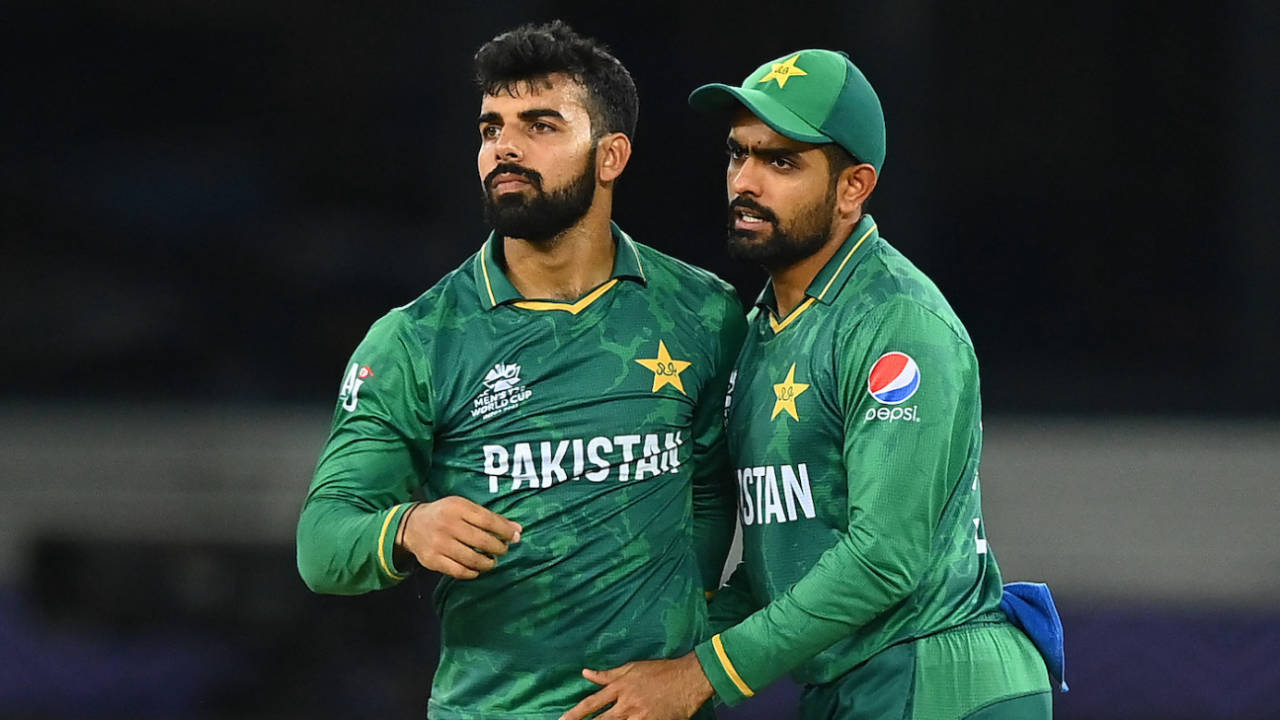 Shadab Khan and Babar Azam celebrate a wicket, Australia vs Pakistan, Men's T20 World Cup, Dubai, November 11, 2021