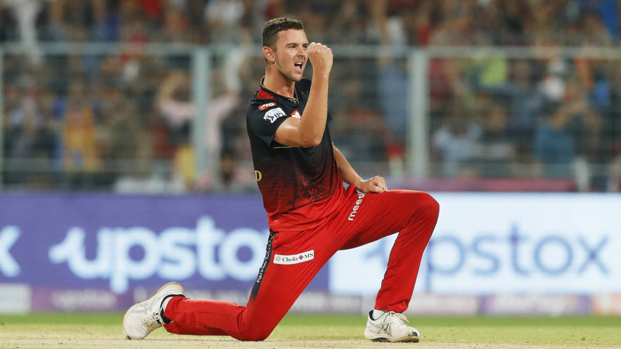 Josh Hazlewood picked up back-to-back wickets in the 19th over, Lucknow Super Giants vs Royal Challengers Bangalore, IPL 2022 Eliminator, Kolkata, May 25, 2022