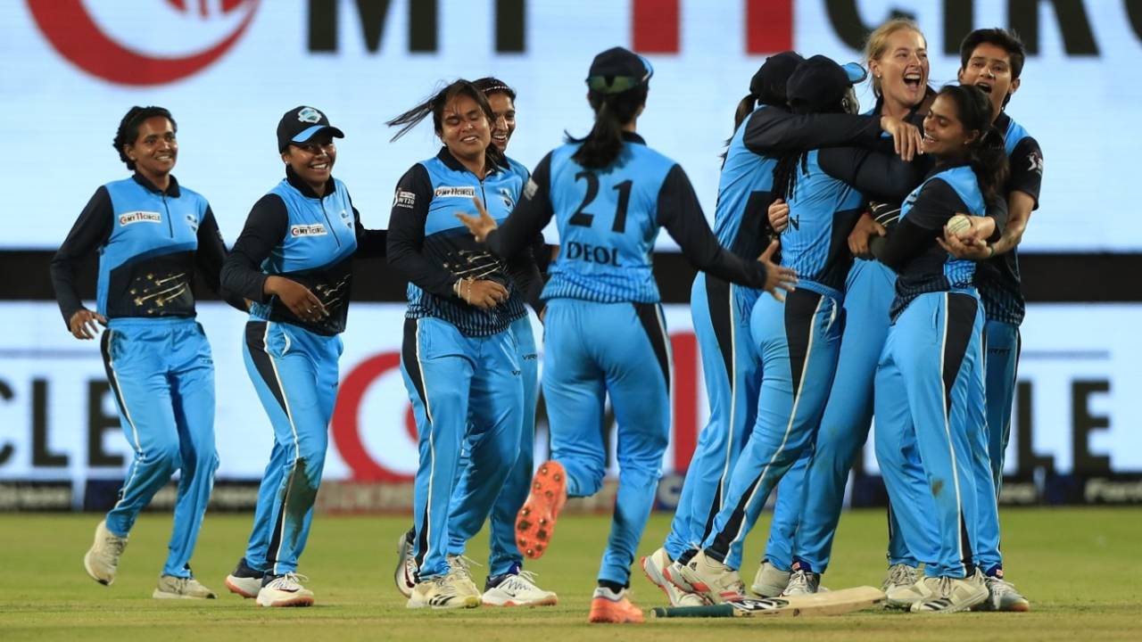 The Supernovas players celebrate their victory, Supernovas vs Velocity, final, Women's T20 Challenge, Pune, May 28, 2022
