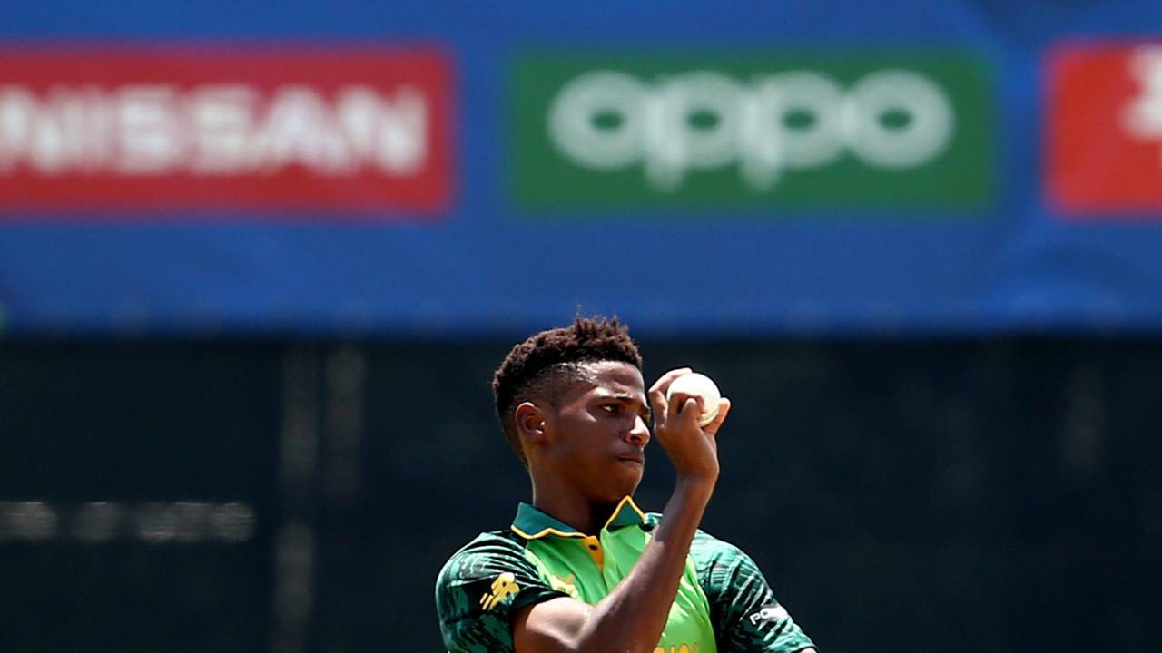 Mondli Khumalo bowls for South Africa Under-19s against Bangladesh Under-19s at the World Cup in 2020