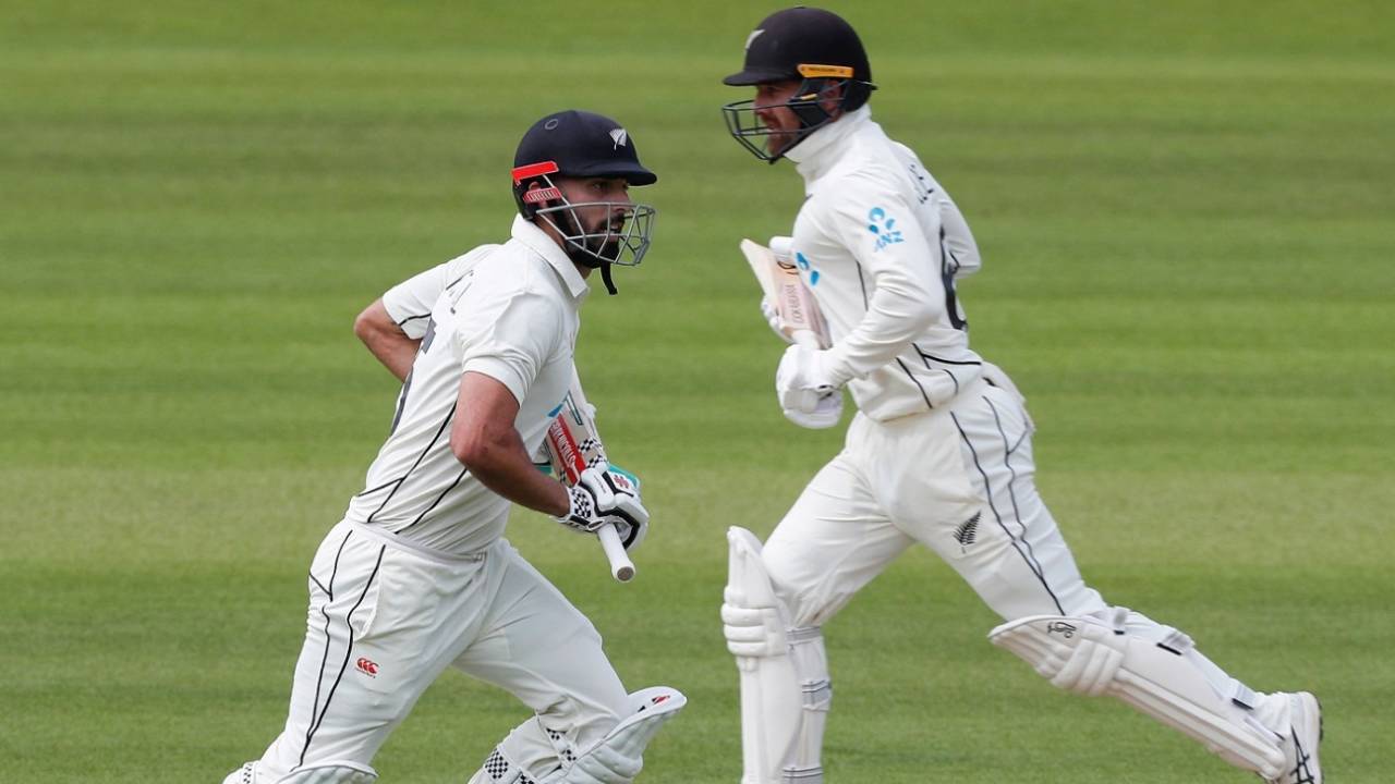 Daryll Mitchell and Tom Blundell resurrected the innings after New Zealand stumbled again&nbsp;&nbsp;&bull;&nbsp;&nbsp;AFP/Getty Images