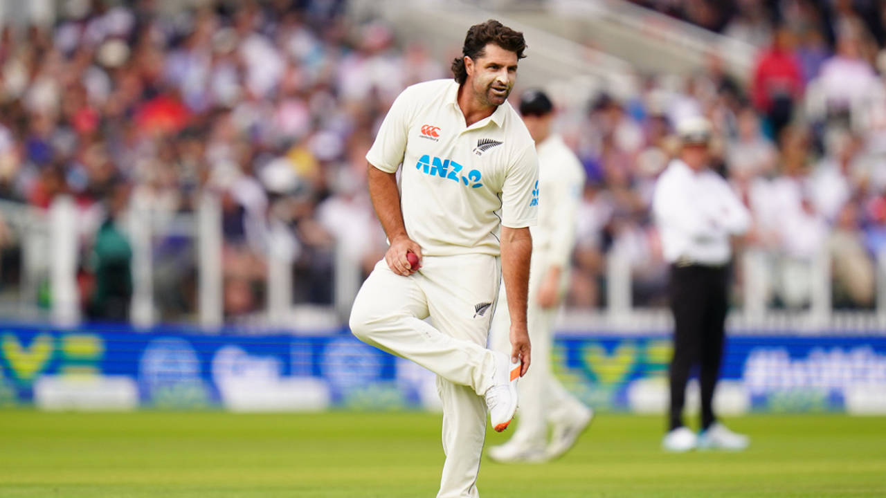 Colin de Grandhomme went off injured on the third day at Lord's&nbsp;&nbsp;&bull;&nbsp;&nbsp;AFP/Getty Images