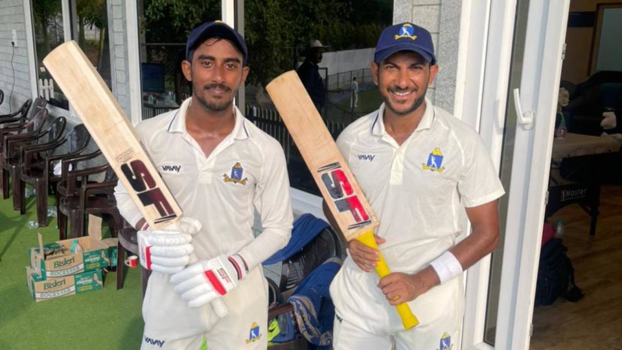 Sudip Gharami and Anustup Majumdar strike a happy pose after their unbroken 178-run stand, Bengal vs Jharkhand, Ranji Trophy 2021-22 quarter-final, Bengaluru, June 6, 2022