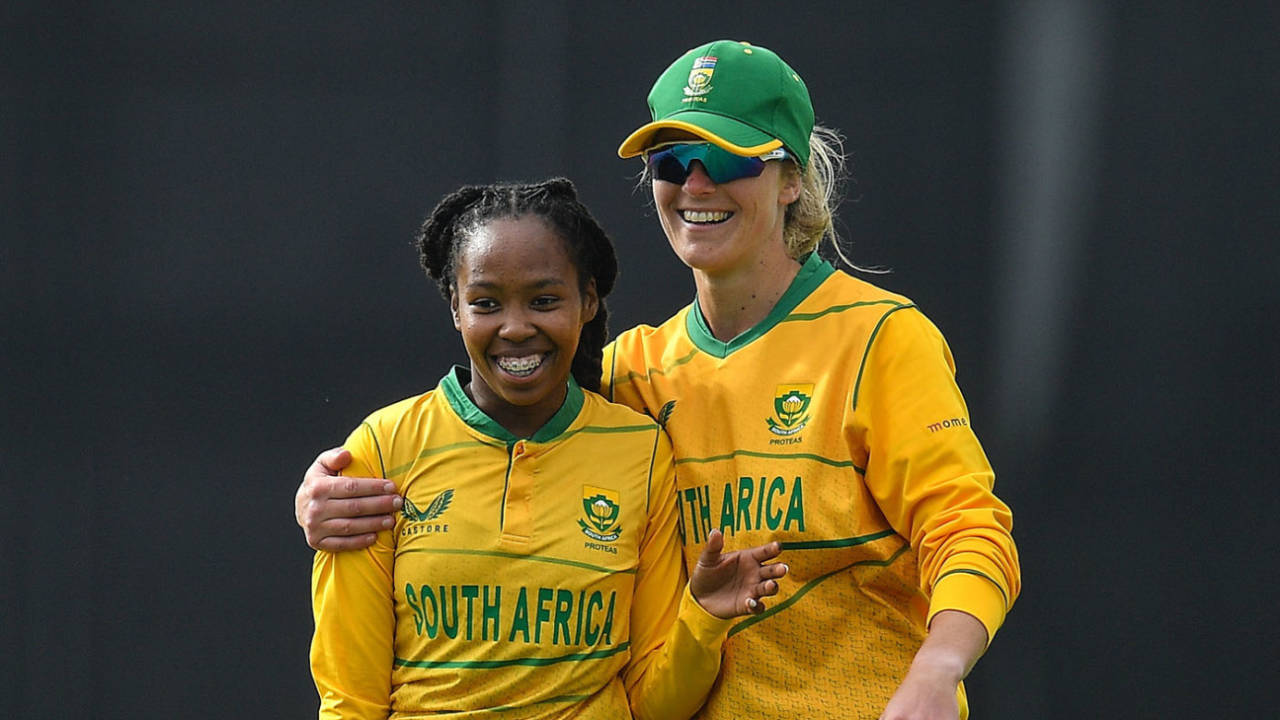 Tumi Sekhukhune celebrates with Anneke Bosch after taking a wicket, Ireland Women vs South Africa Women, 3rd T20I, Dublin, June 8 2022