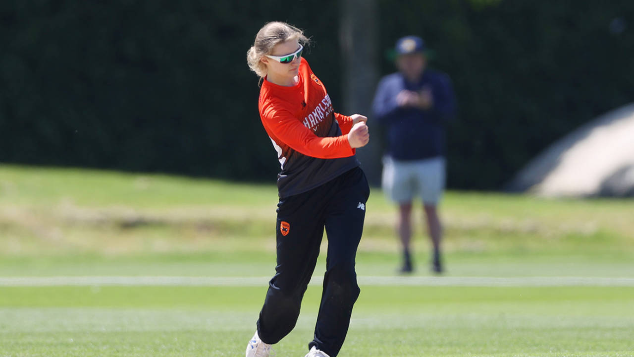 Charlie Dean celebrates a wicket, Rachael Heyhoe Flint Trophy, South East Stars vs Southern Vipers, Beckenham, May 31, 2021