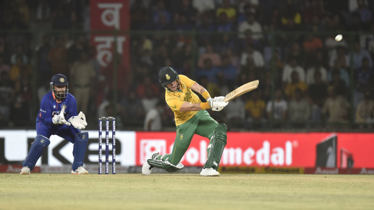 Dwaine Pretorius slog-sweeps Yuzvendra Chahal for the first of his four sixes of the match, India vs South Africa, 1st T20I, Delhi, June 9, 2022