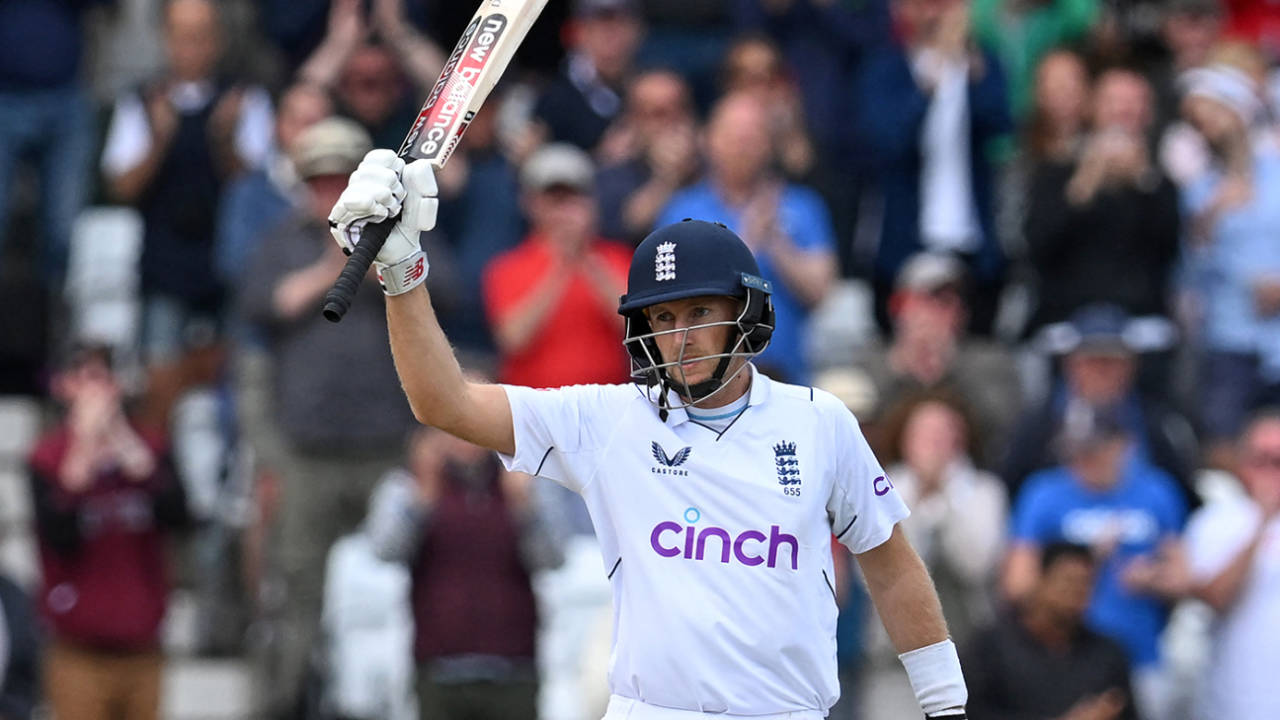 Joe Root acknowledges the ovation for his 150, England vs New Zealand, 2nd Test, Nottingham, 3rd day, June 12, 2022