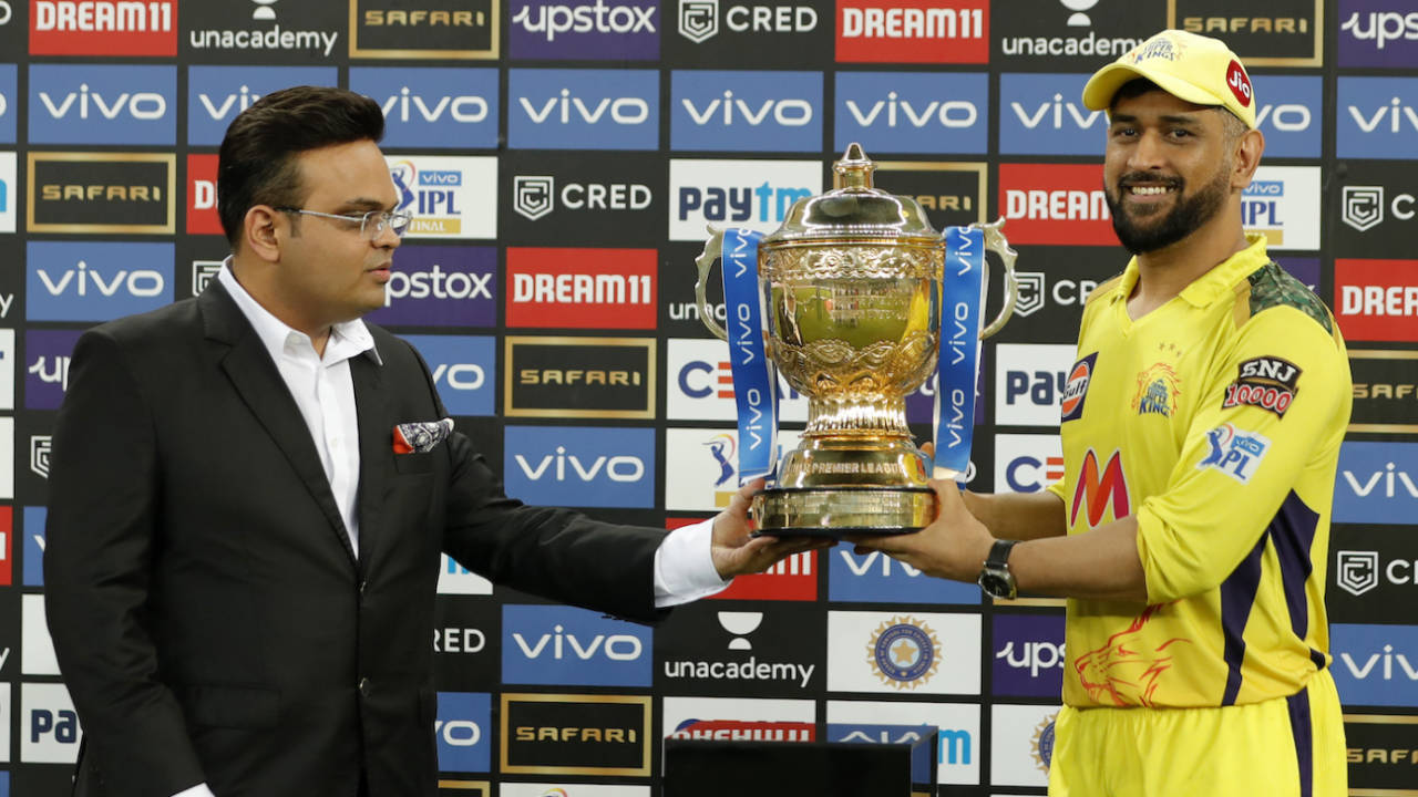 Jay Shah hands MS Dhoni the IPL 2021 trophy, Dubai, October 25, 2021