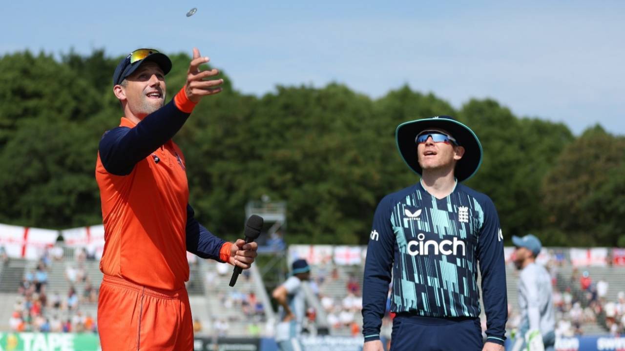 Pieter Seelaar and Eoin Morgan at the toss in Amstelveen, Netherlands vs England, 1st ODI, Amstelveen, June 17, 2022