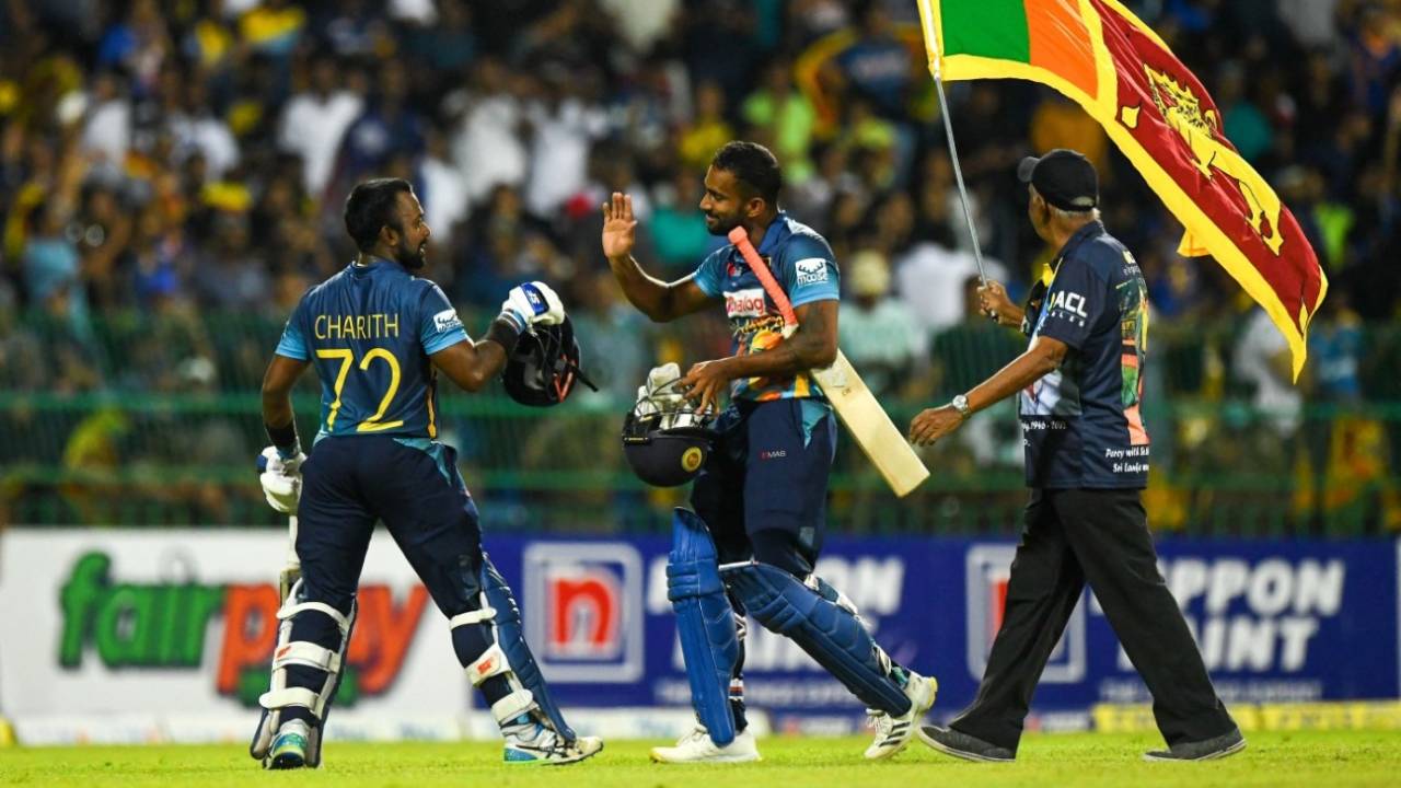 Charith Asalanka and Chamika Karunaratne walk off with the victory, Sri Lanka vs Australia, 3rd ODI, Colombo, June 19, 2022