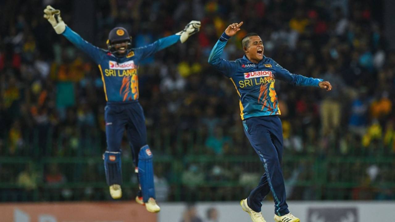 Jeffrey Vandersay celebrates removing Marnus Labuschagne, Sri Lanka vs Australia, 4th ODI, Colombo, June 21, 2022