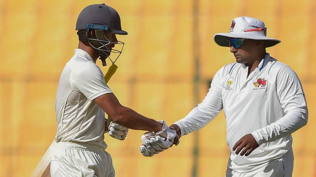 Centurions meet: Sarfaraz Khan shakes hands with Yash Dubey after his dismissal, Mumbai vs MP, Ranji Trophy 2021-22 final, Bengaluru, June 24, 2022