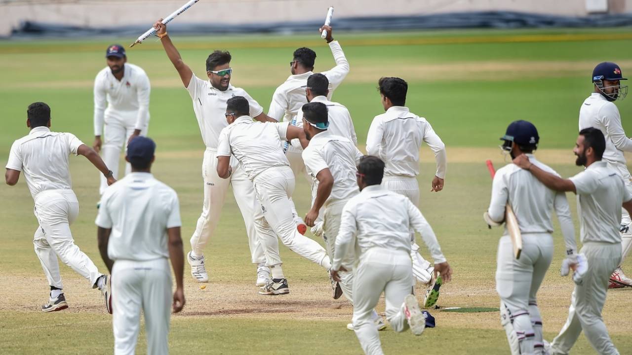 The winning moment: Madhya Pradesh players are ecstatic after winning their maiden Ranji Trophy title, Madhya Pradesh vs Mumbai, Ranji Trophy final 2021-22, Bangalore, June 26, 2022