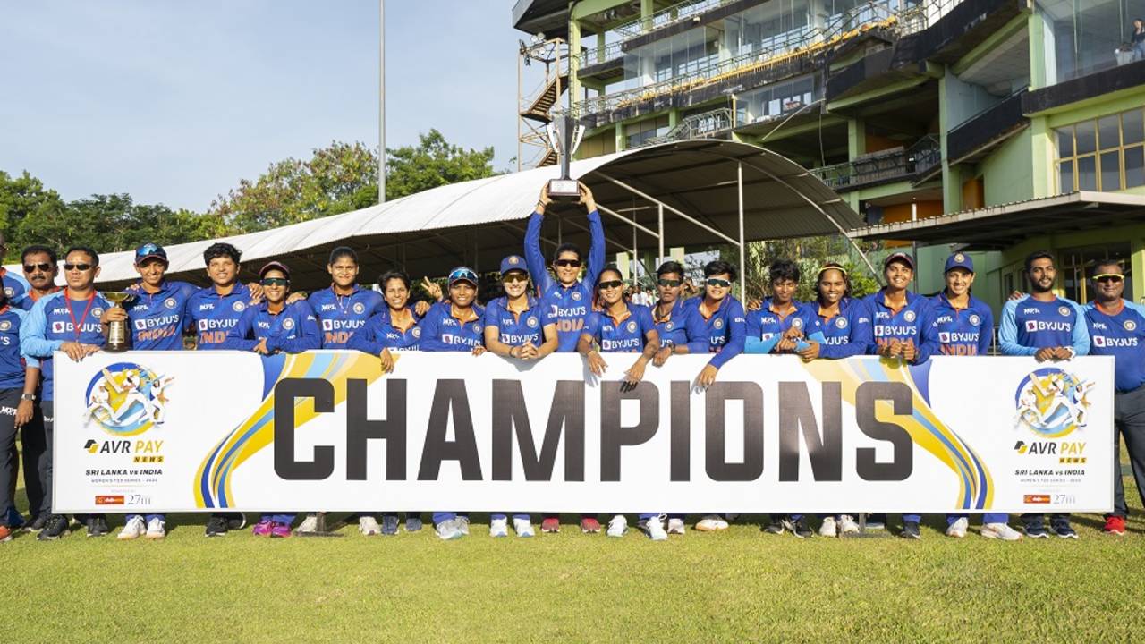 India pose after winning the T20I series 2-1