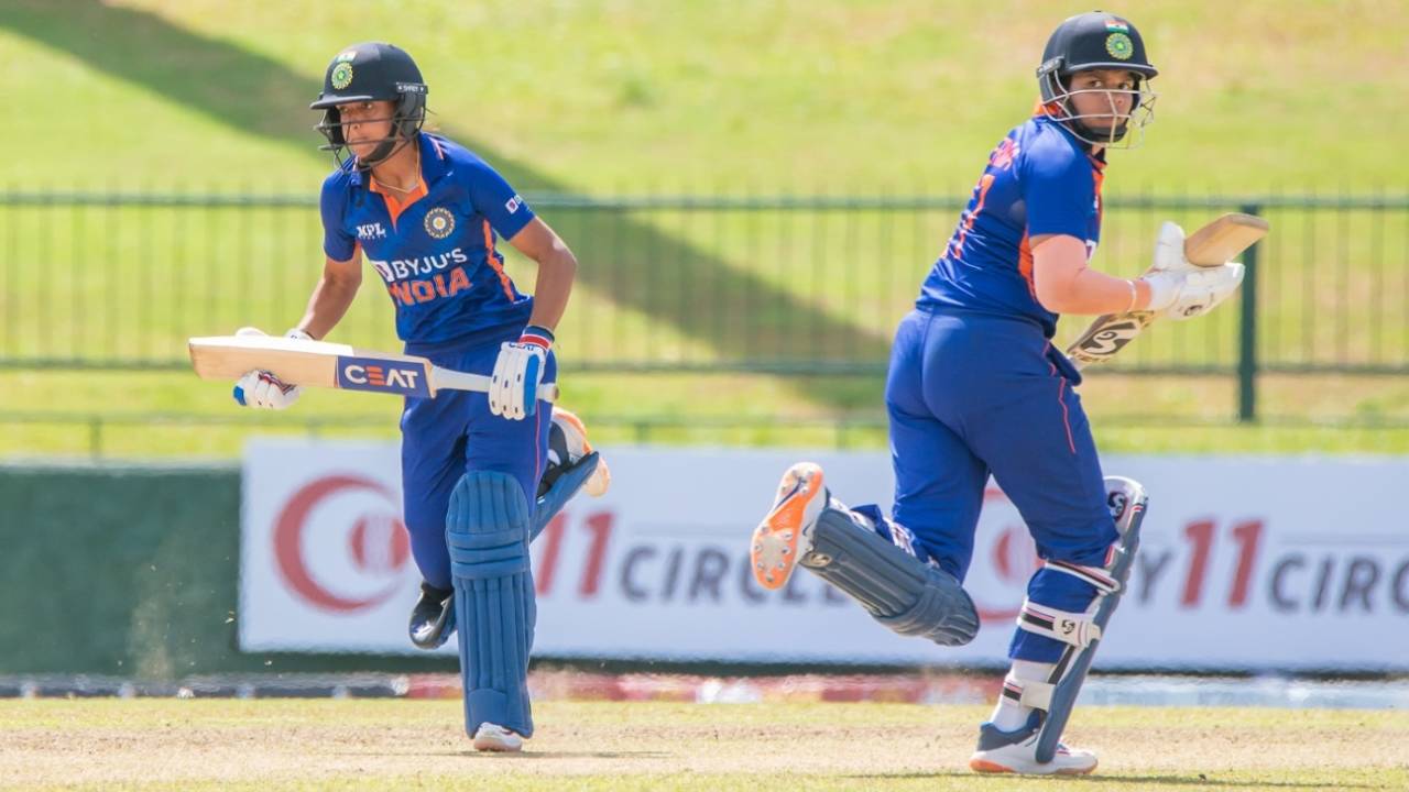 Harmanpreet Kaur and Shafali Verma run between the wickets, Sri Lanka vs India, 1st women's ODI, Pallekelle, July 1, 2022
