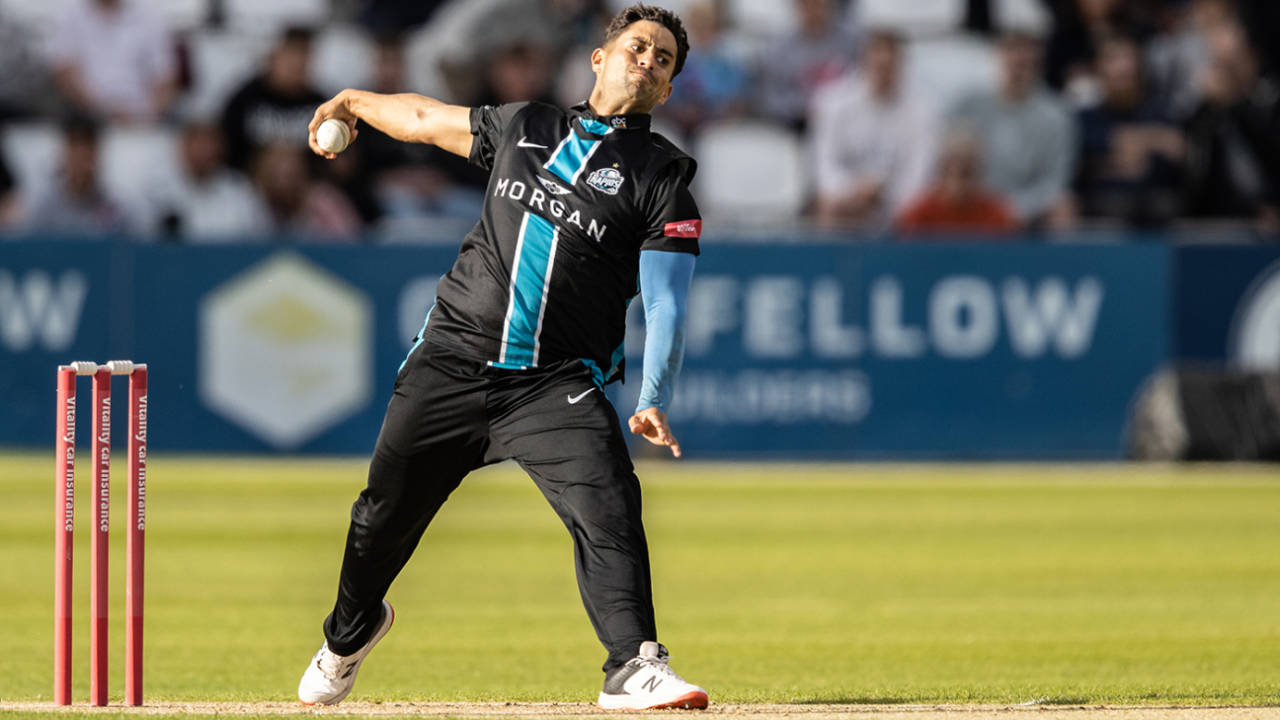 Brett D'Oliveira in his delivery stride, Northamptonshire vs Worcestershire, Wantage Road, June 9, 2022