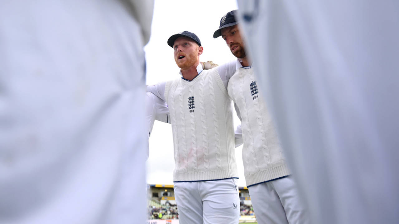 Ben Stokes gives his team a talk in the huddle, England vs India, 5th Test, Birmingham, 2nd day, July 2, 2022