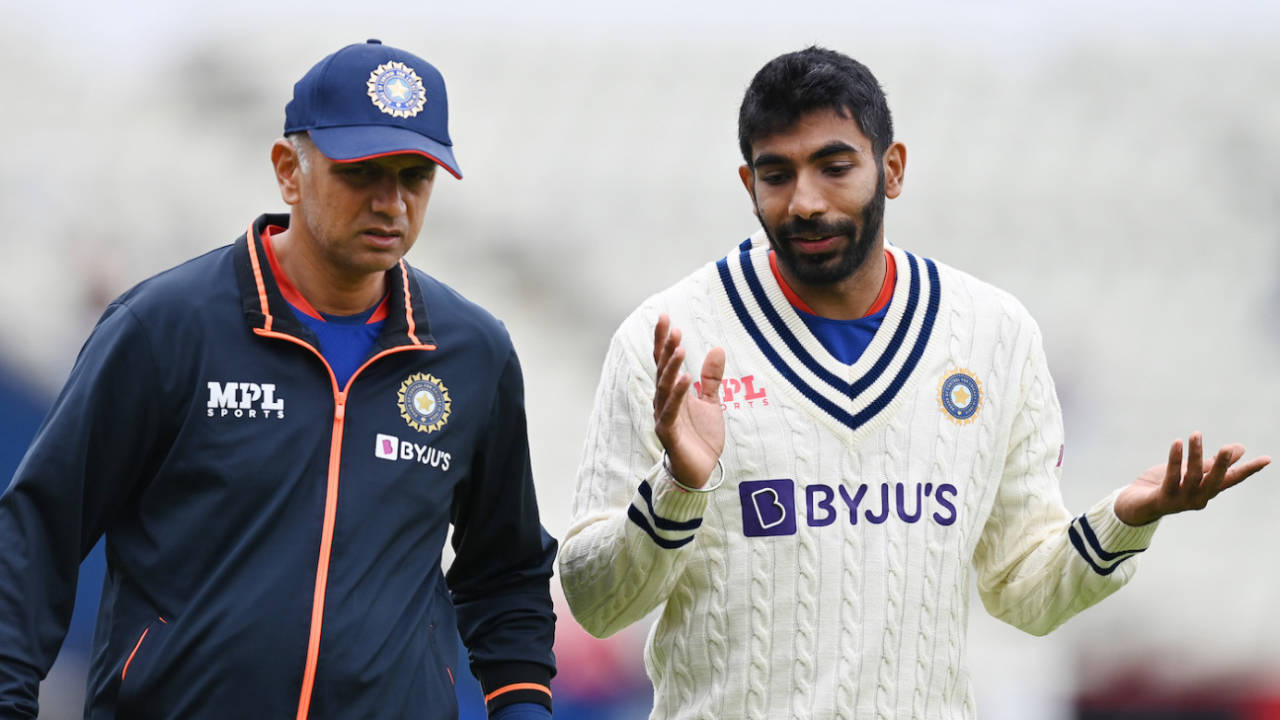 Jasprit Bumrah discusses his plans with Rahul Dravid, England vs India, 5th Test, Birmingham, 5th day, July 5, 2022