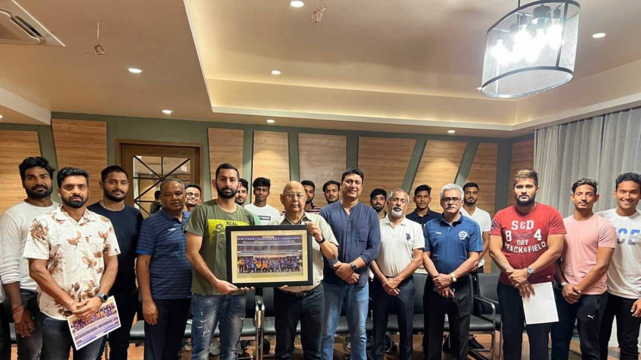 Ishank Jaggi is felicitated by the JSCA after his retirement, July 10, 2022