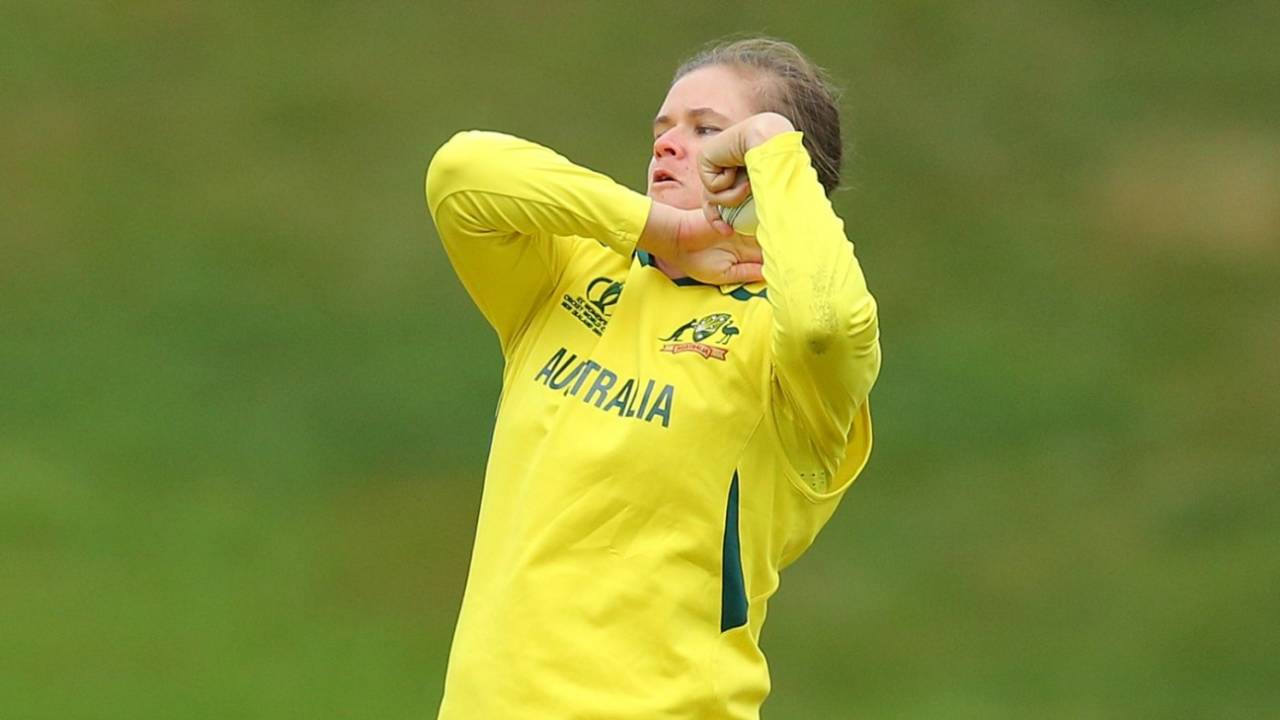 Jess Jonassen in her delivery stride, Australia vs Bangladesh, ODI World Cup, Wellington, March 25, 202