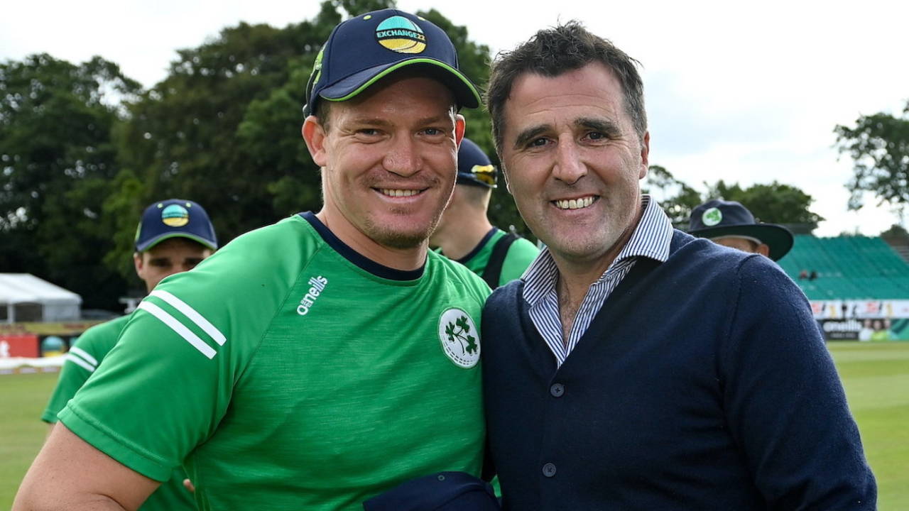 Graham Hume receives his maiden cap by former Ireland cricketer Kyle McCallan, Ireland vs New Zealand, 3rd ODI, Dublin, July 15, 2022

