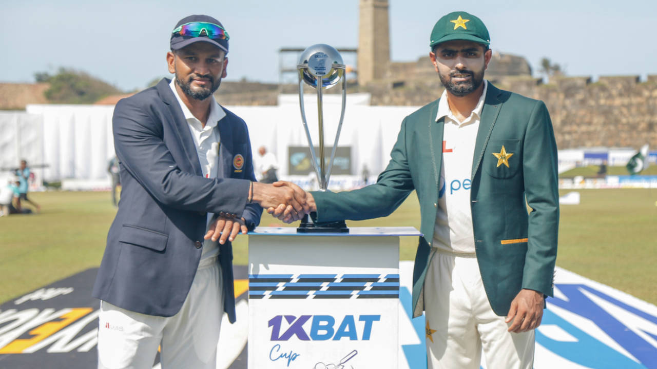 Dimuth Karunaratne and Babar Azam pose with the trophy they are fighting for, Sri Lanka vs Pakistan, 1st Test, Galle, 1st day, July 16, 2022