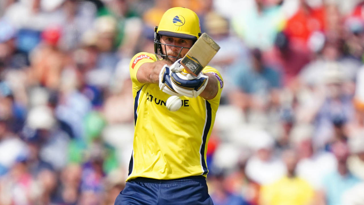 Ross Whiteley looks to pull the ball into the ground, Vitality Blast T20, 2nd semi-final, Hampshire vs Somerset, Edgbaston, July 16, 2022
