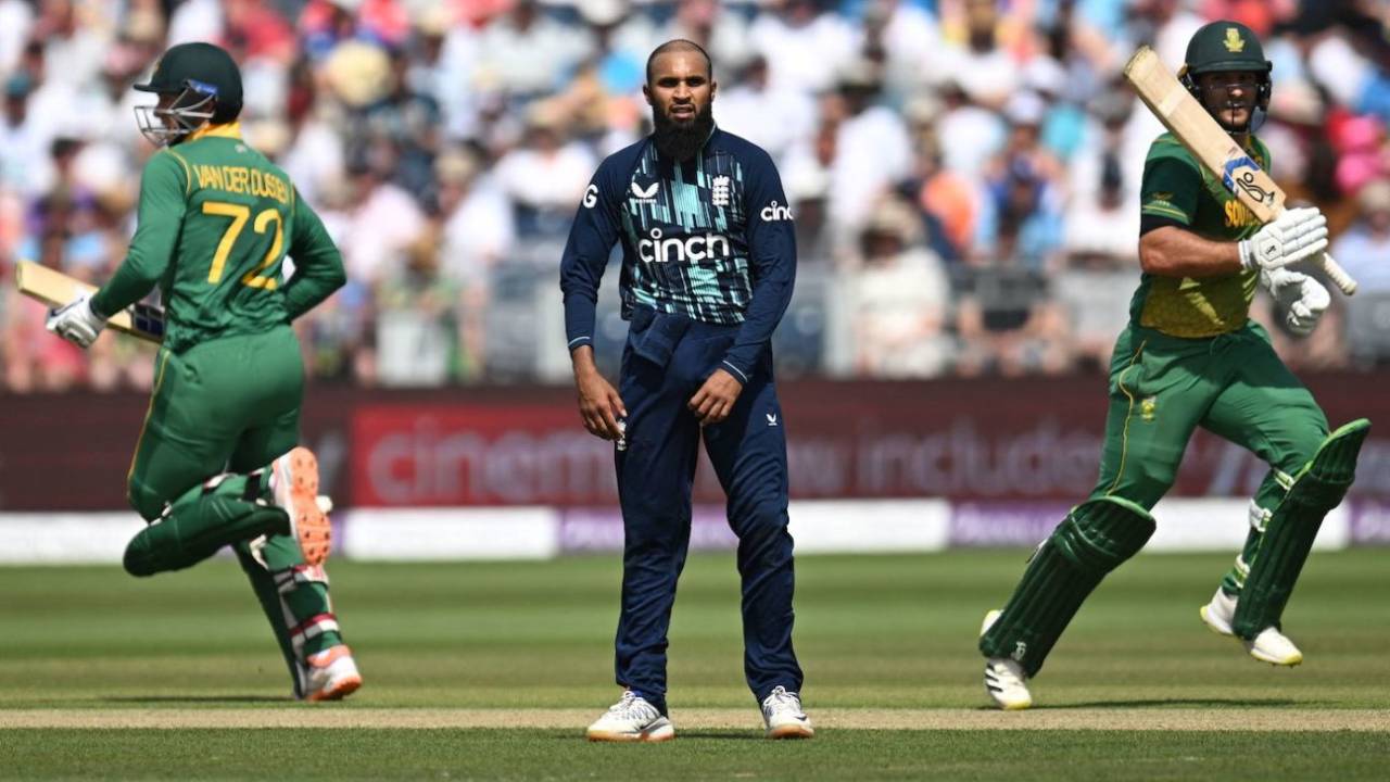 Adil Rashid expresses contrasting emotions to those of Janneman Malan and Rassie van der Dussen, England vs South Africa, 1st ODI, Chester-le-Street, July 19, 2022
