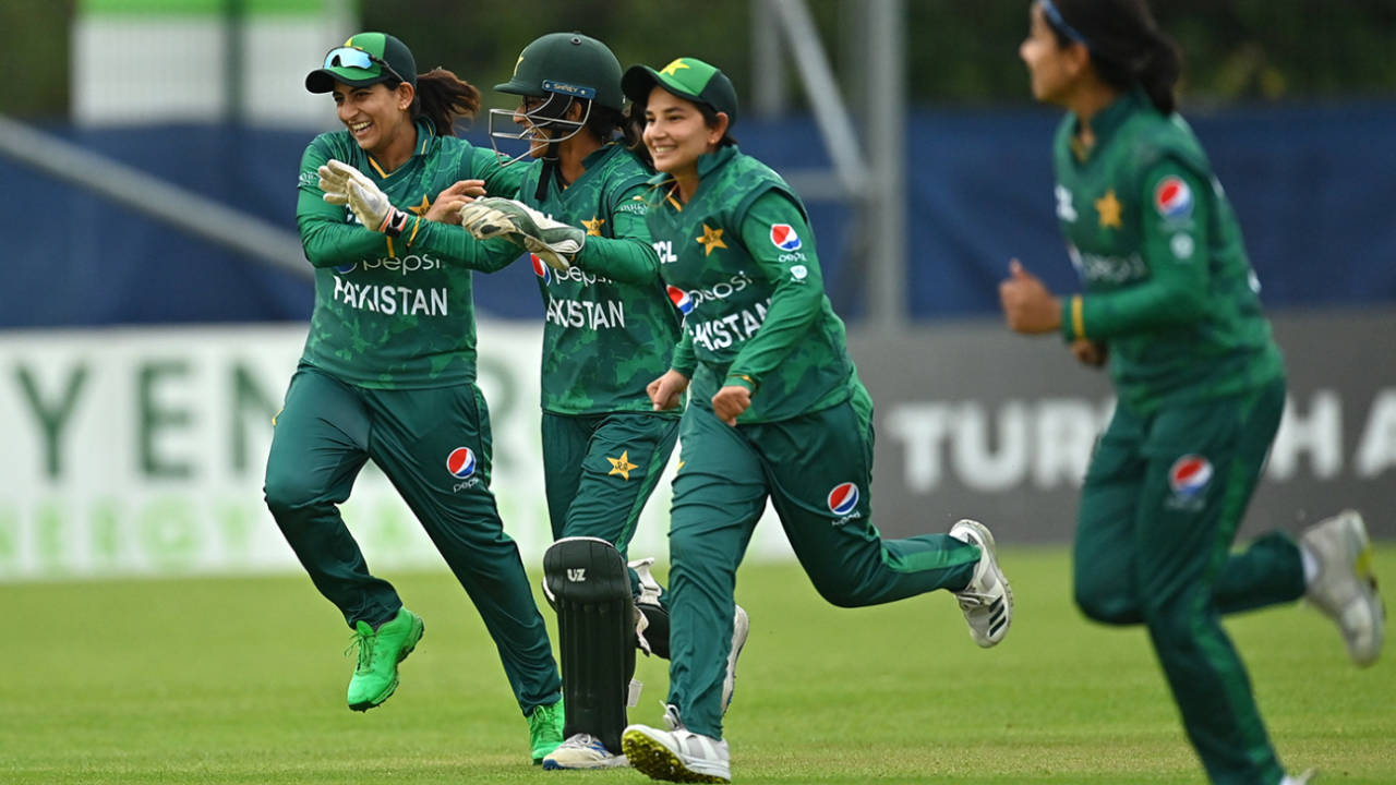 Pakistan celebrate a wicket, Women's T20I, Ireland vs Pakistan, Bready, July 19, 2022