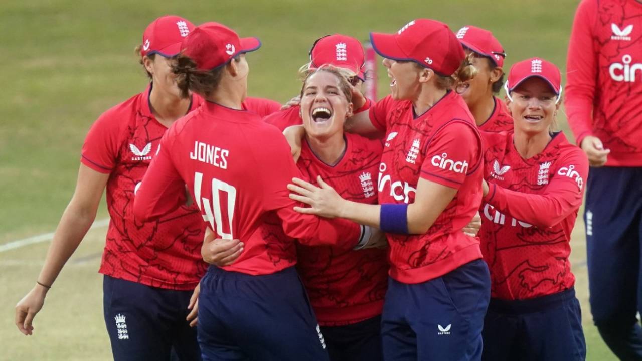 Katherine Brunt claimed a career-best 4 for 15, including her 100th T20I wicket, England vs South Africa, 1st women's T20I, Chelmsford, July 21, 2022